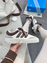 Carregar imagem no visualizador da galeria, Adidas Space Casual – Marrom & Off