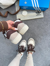 Carregar imagem no visualizador da galeria, Adidas Space Casual – Marrom & Off