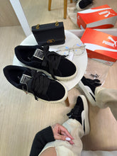 Carregar imagem no visualizador da galeria, Puma Suede Plataforma - Preto