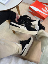 Carregar imagem no visualizador da galeria, Puma Suede Plataforma - Preto
