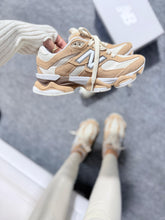 Carregar imagem no visualizador da galeria, New Balance 9060 – Branco/Terra
