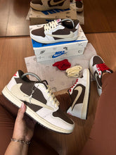 Carregar imagem no visualizador da galeria, Tênis Nike Travis Scott - Branco/Marrom