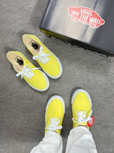 Carregar imagem no visualizador da galeria, Vans Authentic – Amarelo