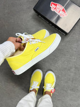 Carregar imagem no visualizador da galeria, Vans Authentic – Amarelo