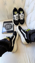 Carregar imagem no visualizador da galeria, Tênis Vans Ultrarange Neo – Preto & Branco