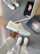 Carregar imagem no visualizador da galeria, Vans Authentic – Palha