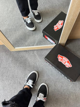 Carregar imagem no visualizador da galeria, Vans Authentic – Preto