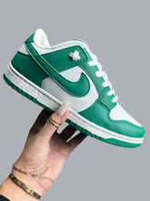 Carregar imagem no visualizador da galeria, Tênis Nike DUNK Low  Green
