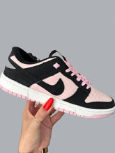 Carregar imagem no visualizador da galeria, Tênis Nike DUNK Low Pink
