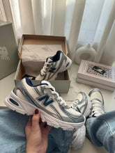 Carregar imagem no visualizador da galeria, New Balance 740 – Azul
