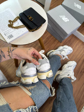 Carregar imagem no visualizador da galeria, New Balance 9060 - Branco/Cinza
