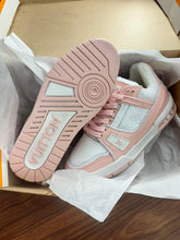 Carregar imagem no visualizador da galeria, Tênis Louis Vuitton - Rosa
