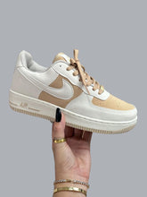 Carregar imagem no visualizador da galeria, Tênis Nike Air Force - Areia/Nude
