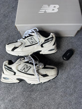 Carregar imagem no visualizador da galeria, New Balance 530 – Branco &amp; Preto
