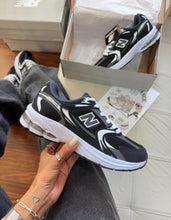 Carregar imagem no visualizador da galeria, New Balance 530 – Preto &amp; Branco
