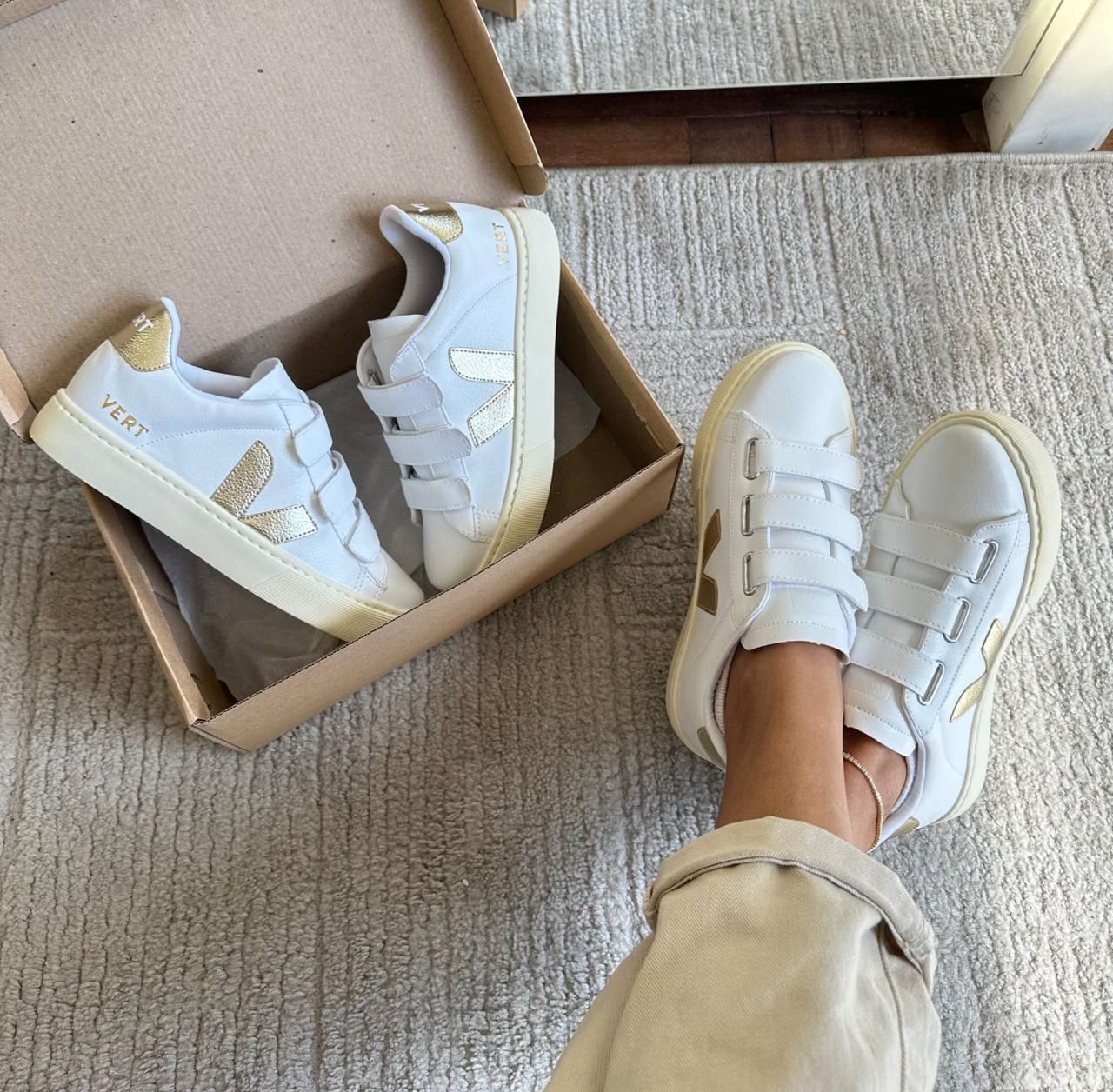 Tênis Vert Velcro - Branco/Dourado