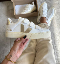 Carregar imagem no visualizador da galeria, Tênis Vert Velcro - Branco/Dourado
