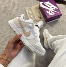 Carregar imagem no visualizador da galeria, Tênis Nike Dunk Low  - Gliter

