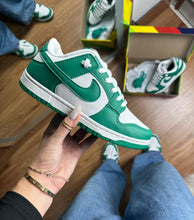 Carregar imagem no visualizador da galeria, Tênis Nike DUNK Low  Green
