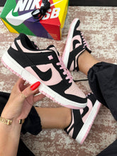 Carregar imagem no visualizador da galeria, Tênis Nike DUNK Low Pink
