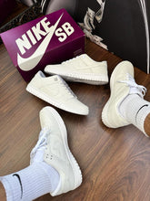Carregar imagem no visualizador da galeria, Tênis Nike Dunk - Branco
