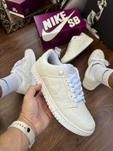 Carregar imagem no visualizador da galeria, Tênis Nike Dunk - Branco
