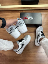 Carregar imagem no visualizador da galeria, Tenis Nike Air Force 1 Low BCO Preto Cinza
