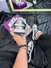 Carregar imagem no visualizador da galeria, Tênis Nike Dunk Low - Onix
