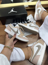 Carregar imagem no visualizador da galeria, Tênis Nike Jordan Low 1 -  Amendoa
