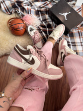 Carregar imagem no visualizador da galeria, Tênis Air Jordan Low - Rose/Café
