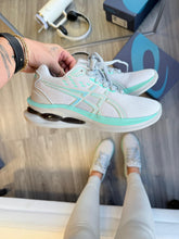 Carregar imagem no visualizador da galeria, Asics Gel Tiranno – Branco &amp; Vrde Água
