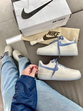 Carregar imagem no visualizador da galeria, Nike Air Force 1 “Azul Metálico”
