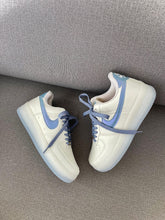 Carregar imagem no visualizador da galeria, Nike Air Force 1 “Azul Metálico”

