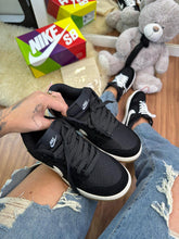 Carregar imagem no visualizador da galeria, Tênis Dunk Low Teddy Bear – Preto
