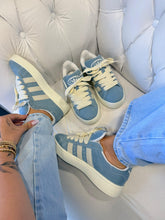 Carregar imagem no visualizador da galeria, Tênis Adidas Campus – Azul Bebê
