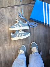 Carregar imagem no visualizador da galeria, Tênis Adidas Campus – Azul Bebê
