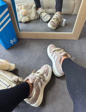 Carregar imagem no visualizador da galeria, Tênis  Adidas Campus – Off White &amp; Bege
