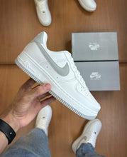 Carregar imagem no visualizador da galeria, Tênis  Air Force 1 - Branco/Gelo
