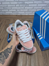 Carregar imagem no visualizador da galeria, Adidas Campus – Rosa
