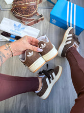 Carregar imagem no visualizador da galeria, Adidas Campus – Marrom
