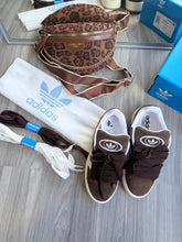 Carregar imagem no visualizador da galeria, Adidas Campus – Marrom
