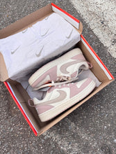 Carregar imagem no visualizador da galeria, Nike Court Borough Low Recraft – Rose
