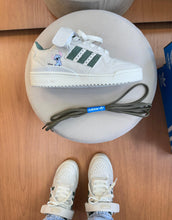 Carregar imagem no visualizador da galeria, Adidas Forum Low - Disney Stitch
