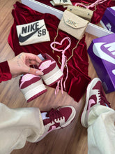 Carregar imagem no visualizador da galeria, Tênis Nike Dunk Low - Cherry
