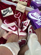 Carregar imagem no visualizador da galeria, Tênis Nike Dunk Low - Cherry
