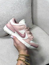 Carregar imagem no visualizador da galeria, Tênis Nike Dunk Twist - Rosa

