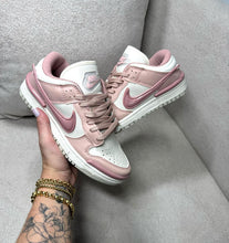 Carregar imagem no visualizador da galeria, Tênis Nike Dunk Twist - Rosa
