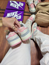 Carregar imagem no visualizador da galeria, Tênis Nike Dunk Low - Violeta/Rosa
