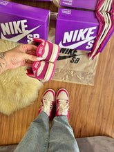 Carregar imagem no visualizador da galeria, Tênis Nike Dunk Low - Rosa - 3 Cadarços
