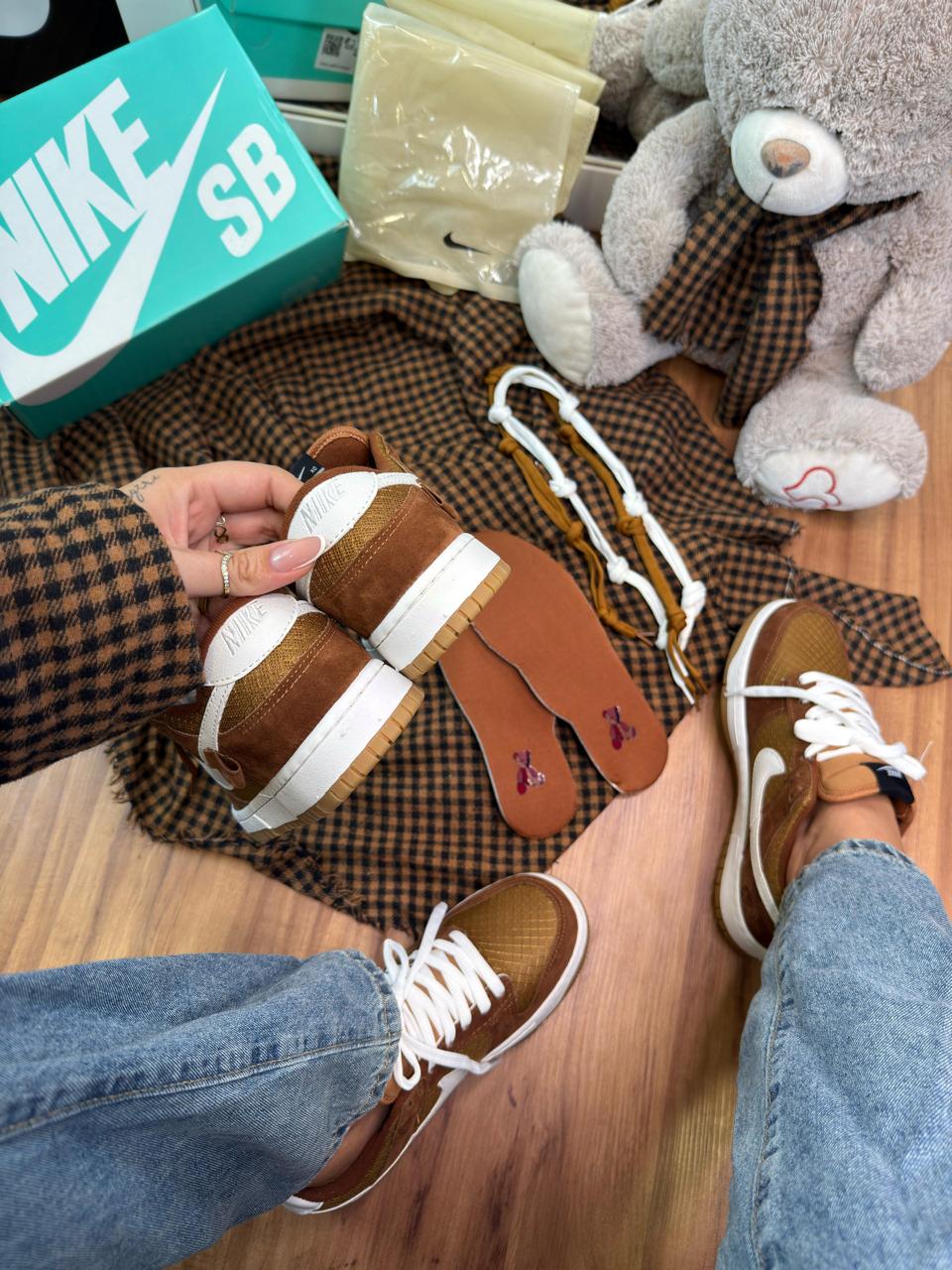 Tênis Dunk Low Teddy Bear - Caramelo